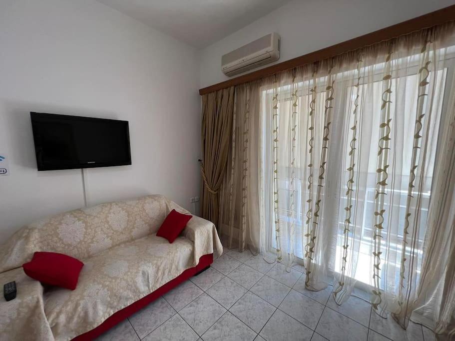 Local Apt Near City Lights 2 이라클리온 외부 사진